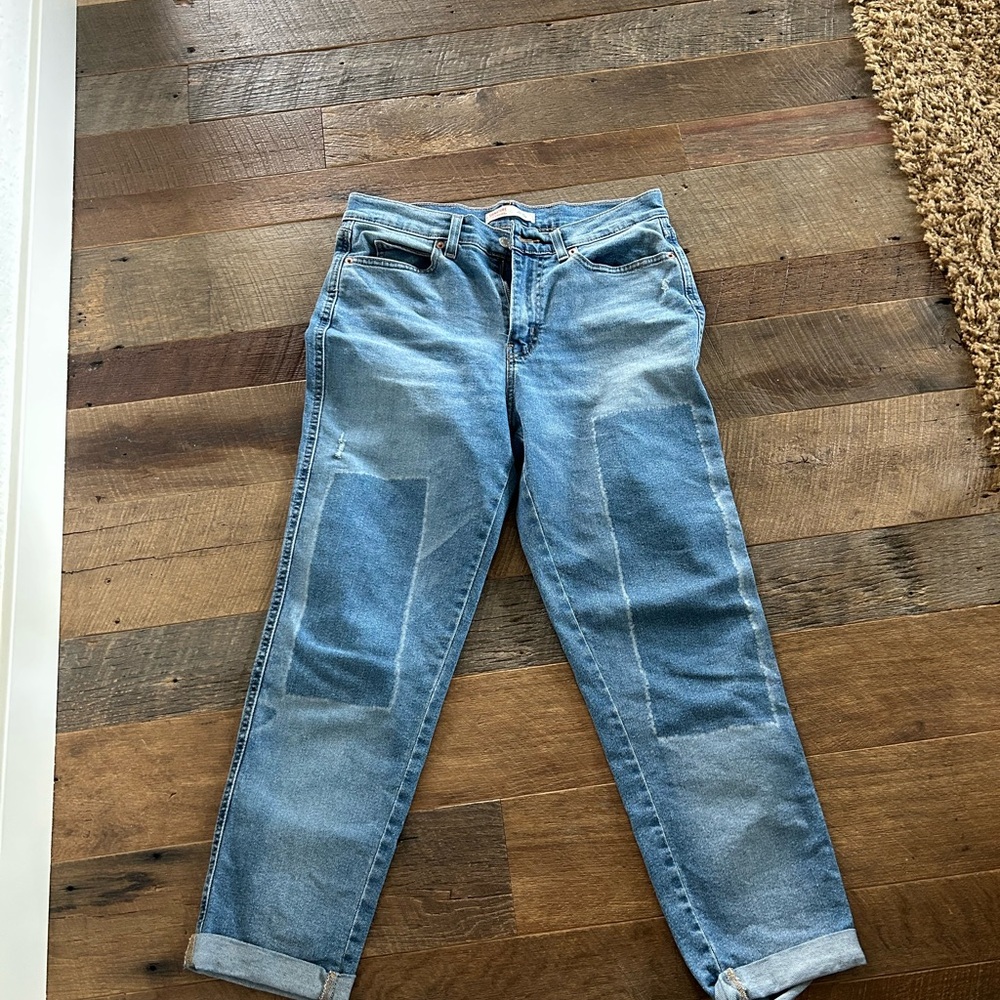 Levi cropped jeans
Like new